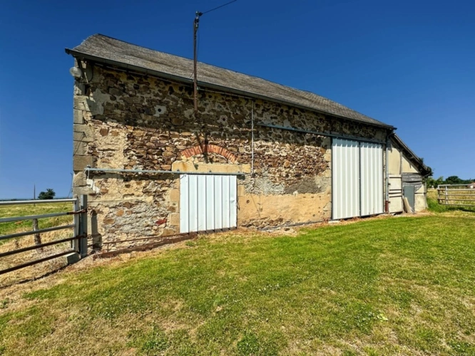 Photos 2 - Rurale - Propriete à vendre  proche de VILLEFRANCHE D'ALLIER (03) Maison , granges ,écurie ,  garage , Terrain 10 ha