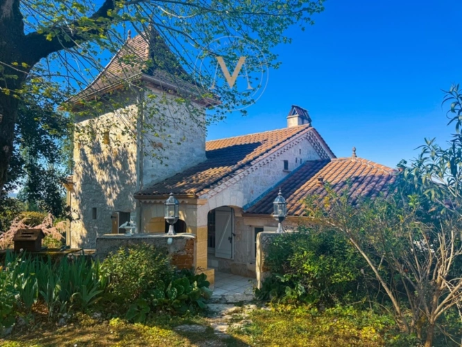 Photos 20 - Touristique - Maison de caractère avec vue dominante, piscine et gîte indépendant  (47)