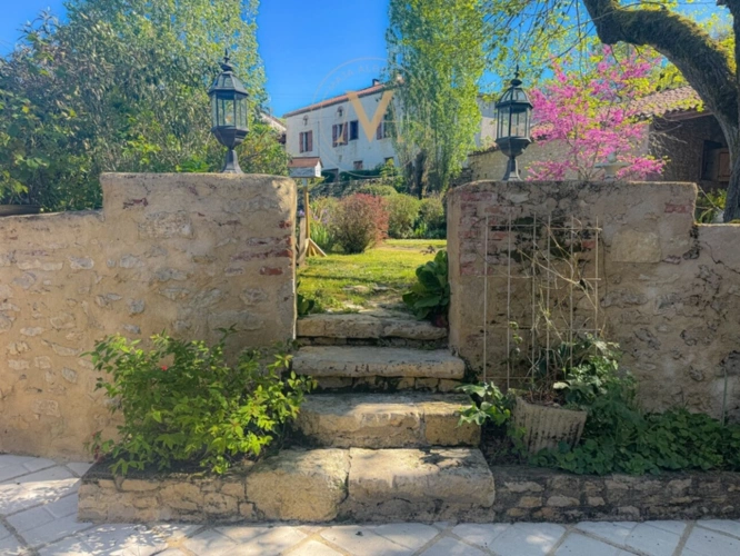 Photos 22 - Touristique - Maison de caractère avec vue dominante, piscine et gîte indépendant  (47)