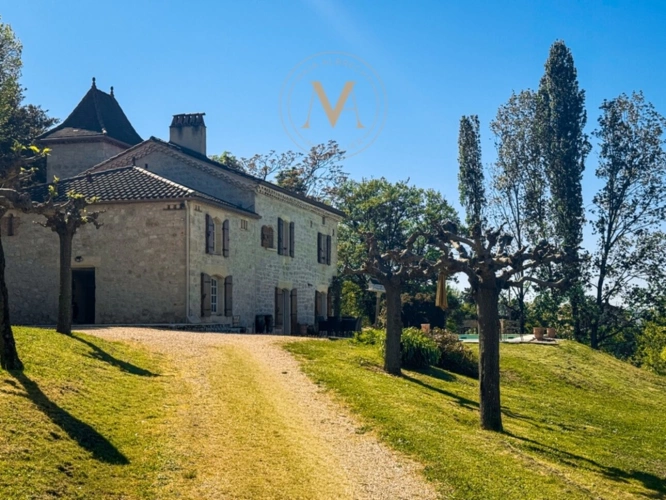 Photos 23 - Touristique - Maison de caractère avec vue dominante, piscine et gîte indépendant  (47)