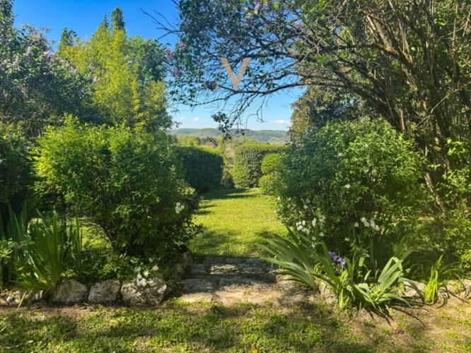 Photos 24 - Touristique - Maison de caractère avec vue dominante, piscine et gîte indépendant  (47)