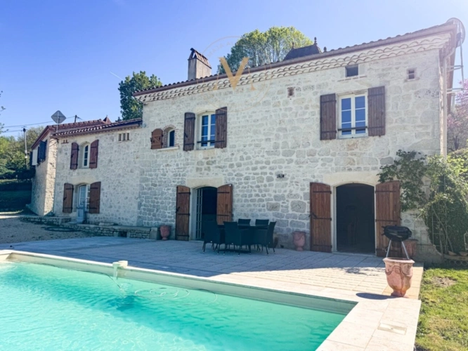 Photos 25 - Touristique - Maison de caractère avec vue dominante, piscine et gîte indépendant  (47)