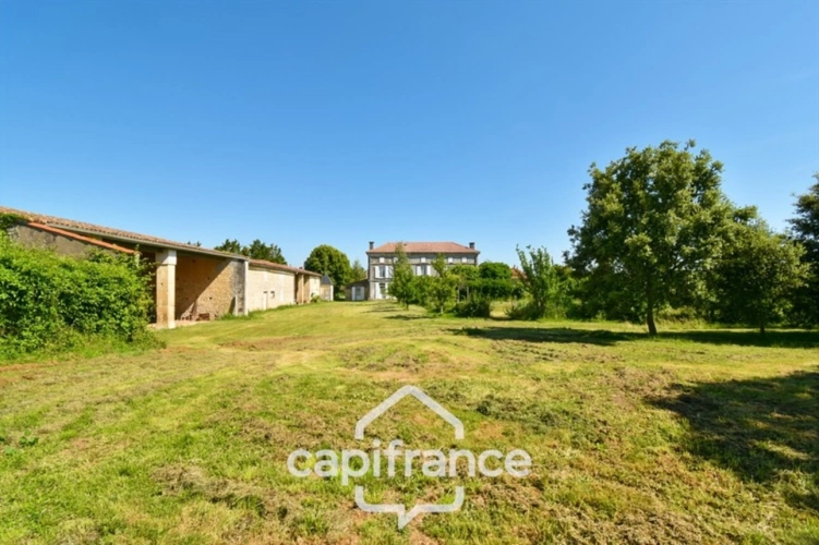 Photos 4 - Prestige - Propriété à vendre 14 pièces PAILLE (17) sur 4800m² de terrain avec nombreuses dépendances