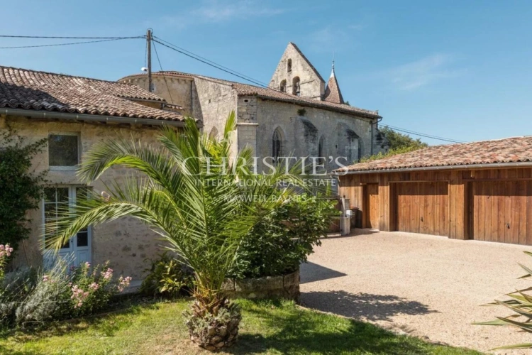 Photos 30 - Touristique - Belle maison de village avec maison d'amis, grand jardin, cuisine d’été et piscine