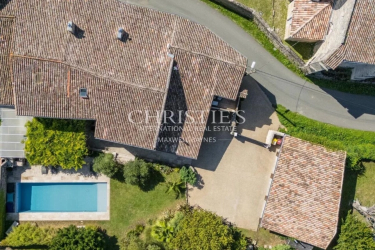 Photos 1 - Touristique - Belle maison de village avec maison d'amis, grand jardin, cuisine d’été et piscine