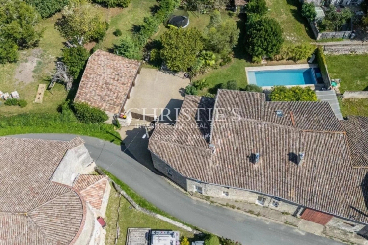 Photos 5 - Touristique - Belle maison de village avec maison d'amis, grand jardin, cuisine d’été et piscine