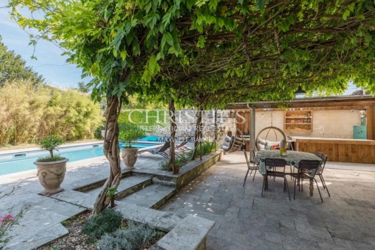 Photos 7 - Touristique - Belle maison de village avec maison d'amis, grand jardin, cuisine d’été et piscine