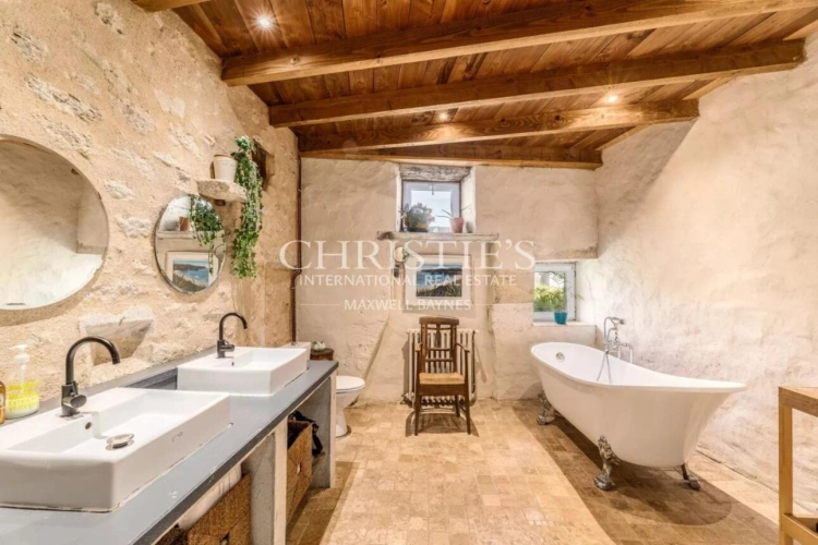 Photos 19 - Touristique - Belle maison de village avec maison d'amis, grand jardin, cuisine d’été et piscine