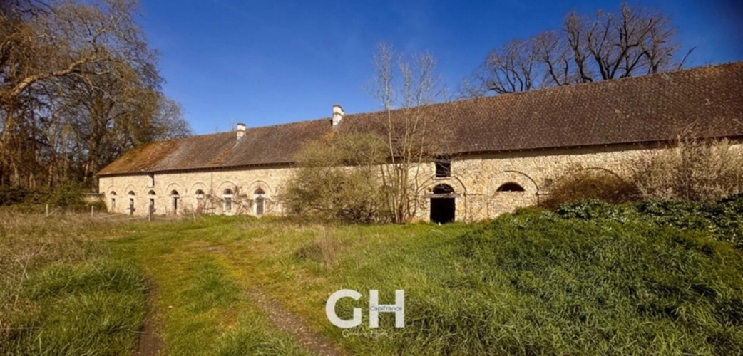 Photos 1 - Rurale - Opportunité rare – Ensemble de bâtiments à rénover – Vente interactive