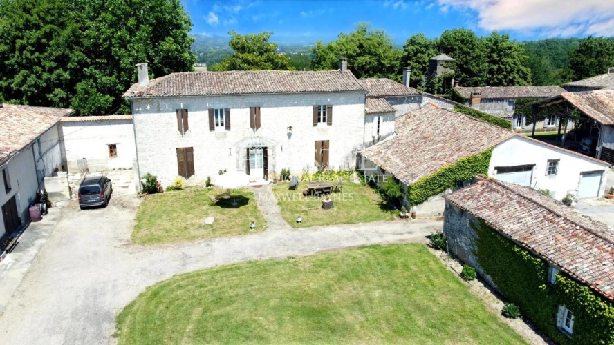 Photos 20 - Équestre - Propriété de 18 hectares avec vue dominante, maison de maître et gites - superbe potentiel  !