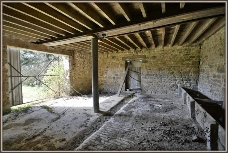 Photos 3 - Rurale - Rare à la vente – Authentique loge en pierre à réhabiliter