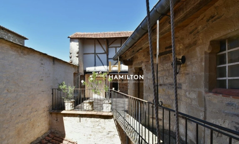 Photos 7 - Prestige - IMMEUBLE HISTORIQUE AVEC JARDIN ET PISCINE INTERIEURE - IDEAL PROJET TOURISTIQUE