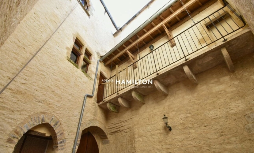 Photos 11 - Prestige - IMMEUBLE HISTORIQUE AVEC JARDIN ET PISCINE INTERIEURE - IDEAL PROJET TOURISTIQUE