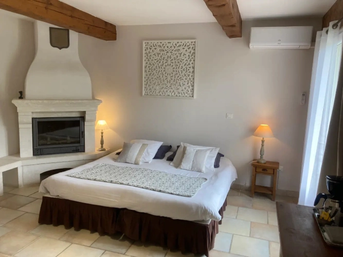 Photos 5 - Touristique - Maison d'hôtes de charme climatisée a vendre au coeur du Luberon