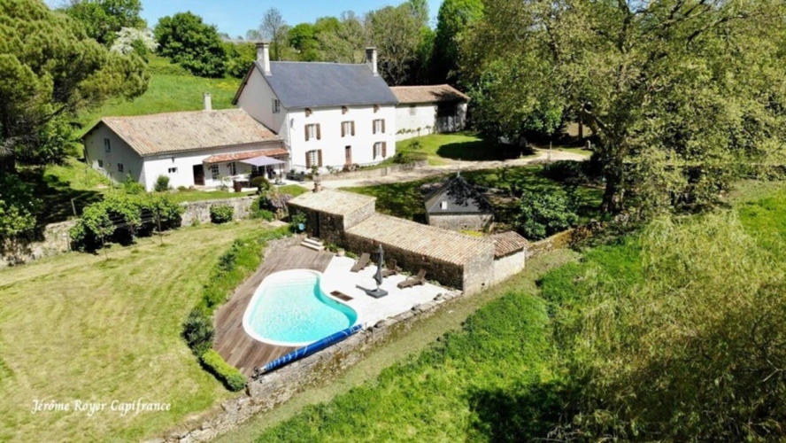 Photos 1 - Prestige - Propriété de charme à la campagne – 305 m² habitables sur 4,8 hectares avec piscine et dépendances