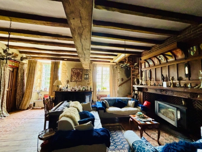Photos 5 - Touristique - À VENDRE MAYENNE – Manoir d’exception du XIIIe siècle sur 3 hectares – Gîte ou demeure familiale de charme