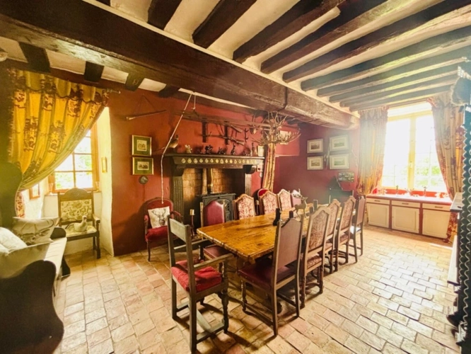 Photos 8 - Touristique - À VENDRE MAYENNE – Manoir d’exception du XIIIe siècle sur 3 hectares – Gîte ou demeure familiale de charme