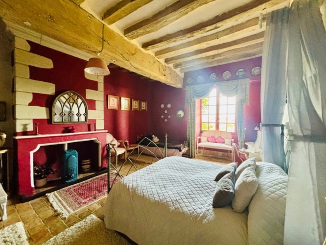 Photos 9 - Touristique - À VENDRE MAYENNE – Manoir d’exception du XIIIe siècle sur 3 hectares – Gîte ou demeure familiale de charme