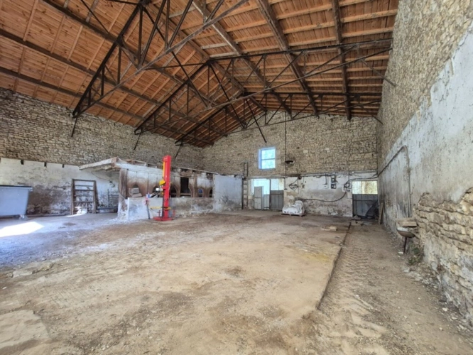 Photos 3 - Rurale - Grange agricole 170 m² avec terrain – Saint-Coutant-le-Grand 17430