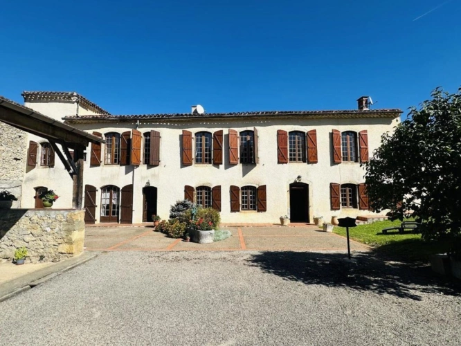 Photos 2 - Prestige - Propriété de 1772 avec dépendances et terres 09200
