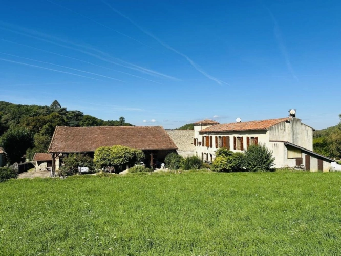 Photos 4 - Prestige - Propriété de 1772 avec dépendances et terres 09200