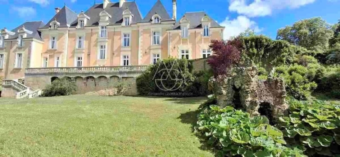 Photos 1 - Prestige - Château du XIXe siècle avec un parc de 75 ha, situé à proximité immédiate de Poitiers