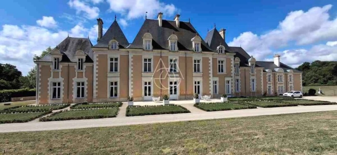Photos 2 - Prestige - Château du XIXe siècle avec un parc de 75 ha, situé à proximité immédiate de Poitiers