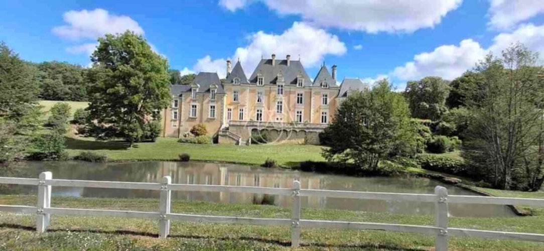 Photos 4 - Prestige - Château du XIXe siècle avec un parc de 75 ha, situé à proximité immédiate de Poitiers