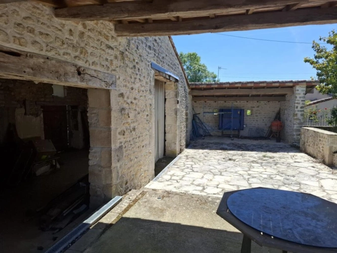 Photos 2 - Rurale - Propriété de caractère avec dépendances, piscine couverte et