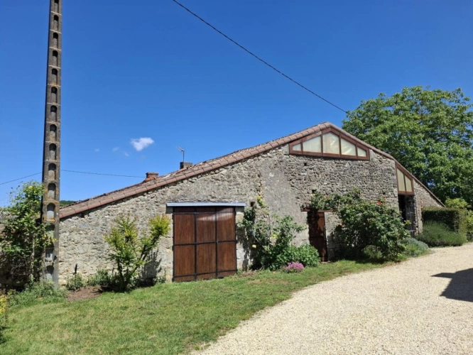 Photos 3 - Rurale - Propriété de caractère avec dépendances, piscine couverte et
