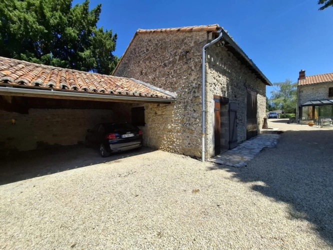 Photos 5 - Rurale - Propriété de caractère avec dépendances, piscine couverte et