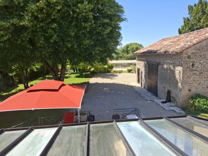Photos 16 - Rurale - Propriété de caractère avec dépendances, piscine couverte et