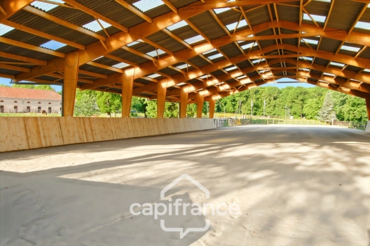 Photos 43 - Équestre - Château, installation équestre (haras) à vendre au coeur du bocage bourbonnais - Maison de gardien, club house, maison des cavaliers, boxes, écuries - Terrain de 40 hectares