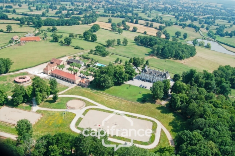 Photos 3 - Équestre - Château, installation équestre (haras) à vendre au coeur du bocage bourbonnais - Maison de gardien, club house, maison des cavaliers, boxes, écuries - Terrain de 40 hectares
