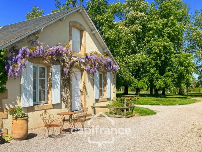 Photos 4 - Équestre - Château, installation équestre (haras) à vendre au coeur du bocage bourbonnais - Maison de gardien, club house, maison des cavaliers, boxes, écuries - Terrain de 40 hectares