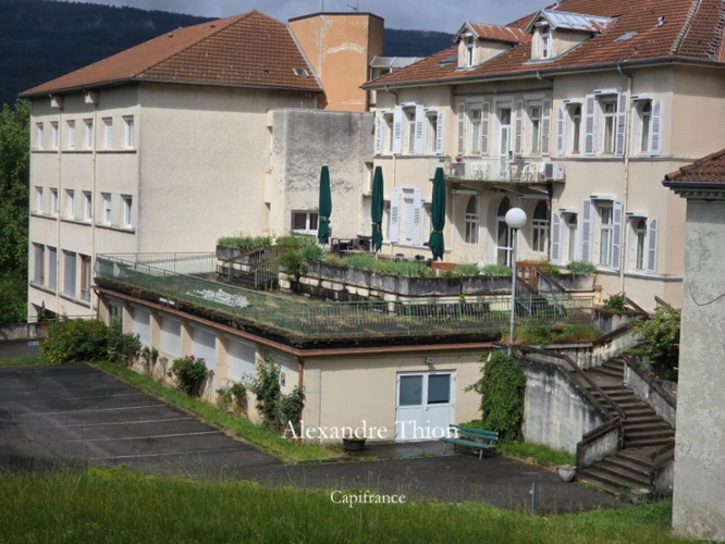 Photos 1 - Prestige - Propriété à vendre  CONFORT (01)