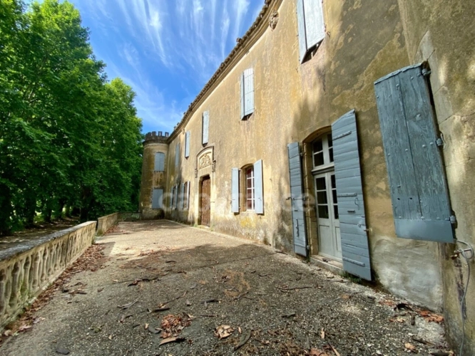 Photos 3 - Prestige - Dpt Gard (30), à vendre dans le Gard, propriété viticole en AOP Côtes du Rhône sur 25 hectares avec Château du XVème siècle