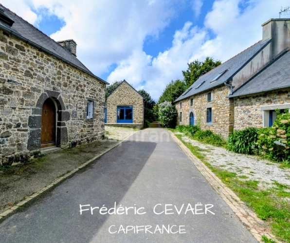Photos 1 - Touristique - Grands Gîtes avec Maison d'Habitation  - ROSNOEN (29)