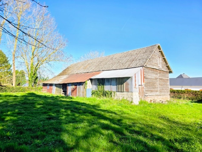 Photos 9 - Rurale - À VENDRE – ANCIEN CORPS DE FERME AVEC DÉPENDANCES ET TERRAIN BÂTISSABLE DE 2 250m² – GUERVILLE (76)