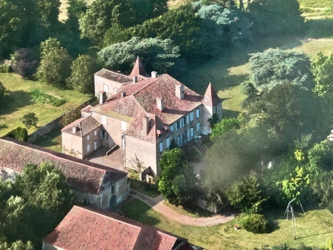 Photos 1 - Prestige - Gers(32), TRES BEAU CHATEAU DE FAMILLE 45HA avec dependances, un peu caché, en position dominante, une belle histoire