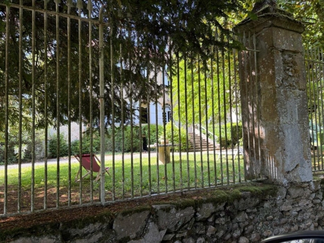 Photos 2 - Prestige - Gers(32), TRES BEAU CHATEAU DE FAMILLE 45HA avec dependances, un peu caché, en position dominante, une belle histoire
