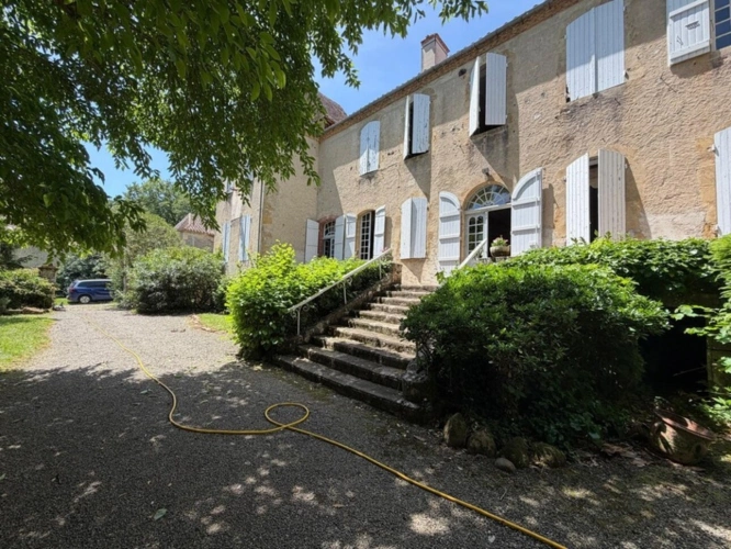Photos 6 - Prestige - Gers(32), TRES BEAU CHATEAU DE FAMILLE 45HA avec dependances, un peu caché, en position dominante, une belle histoire