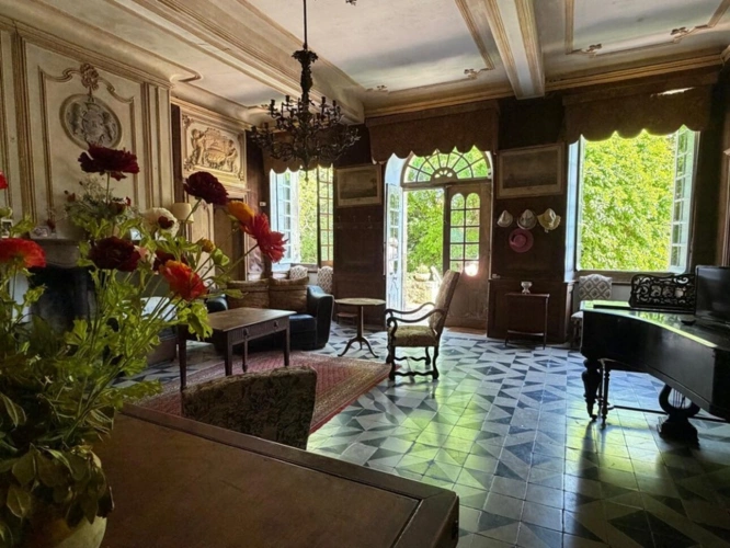 Photos 11 - Prestige - Gers(32), TRES BEAU CHATEAU DE FAMILLE 45HA avec dependances, un peu caché, en position dominante, une belle histoire
