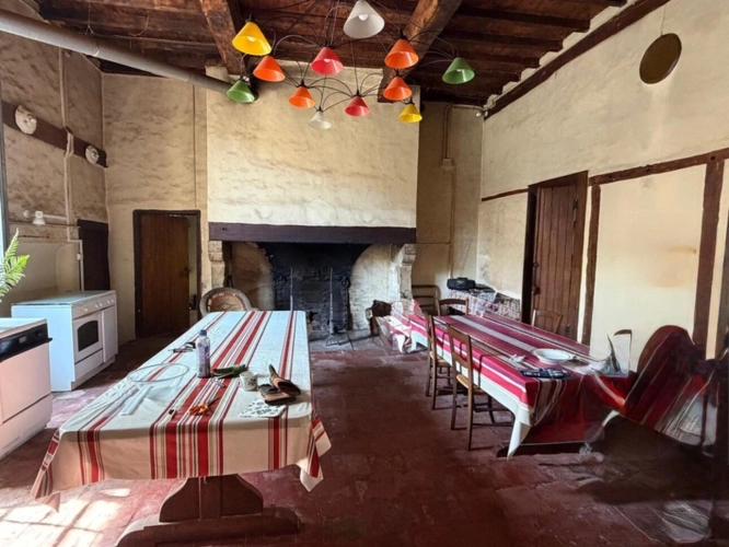Photos 24 - Prestige - Gers(32), TRES BEAU CHATEAU DE FAMILLE 45HA avec dependances, un peu caché, en position dominante, une belle histoire