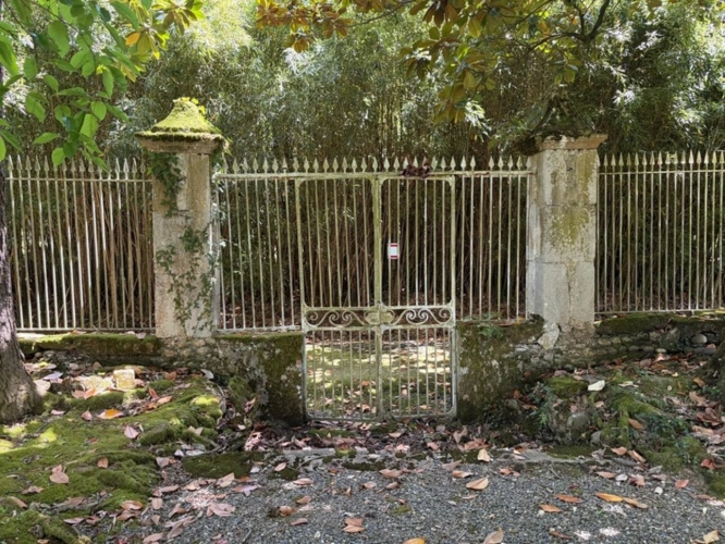 Photos 25 - Prestige - Gers(32), TRES BEAU CHATEAU DE FAMILLE 45HA avec dependances, un peu caché, en position dominante, une belle histoire