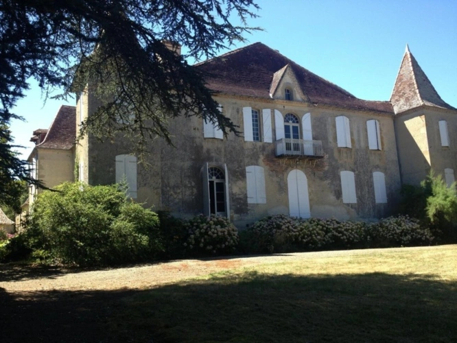 Photos 30 - Prestige - Gers(32), TRES BEAU CHATEAU DE FAMILLE 45HA avec dependances, un peu caché, en position dominante, une belle histoire