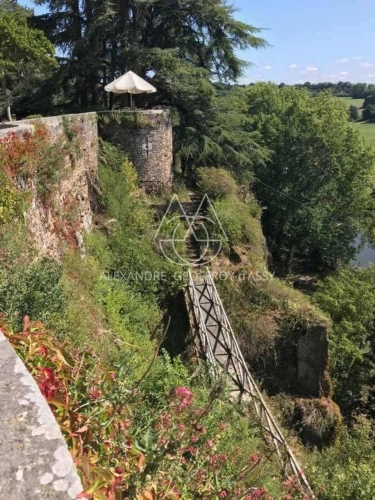 Photos 9 - Prestige - Majestueux château de style Renaissance perché sur un rocher en Suisse Normande