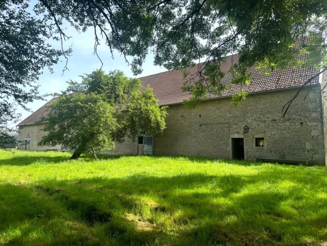 Photos 3 - Rurale - ENSEMBLE DE GRANGES ET TERRES – PLUS DE 7 HECTARES – ENTRE POUILLY-EN-AUXOIS ET SAULIEU