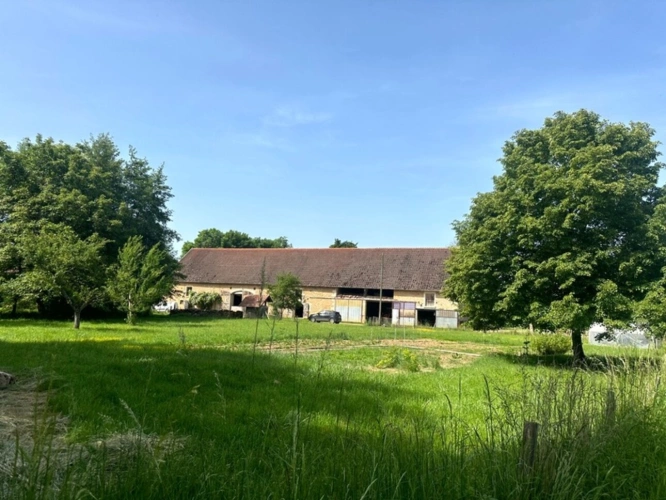 Photos 4 - Rurale - ENSEMBLE DE GRANGES ET TERRES – PLUS DE 7 HECTARES – ENTRE POUILLY-EN-AUXOIS ET SAULIEU