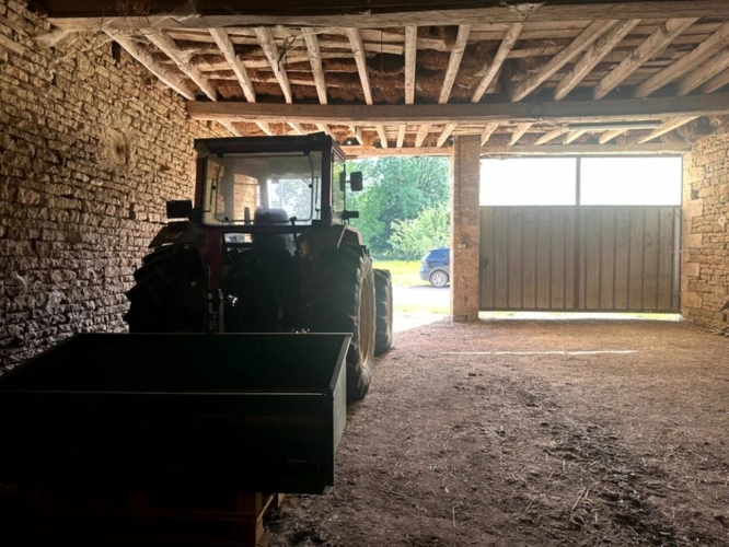 Photos 10 - Rurale - ENSEMBLE DE GRANGES ET TERRES – PLUS DE 7 HECTARES – ENTRE POUILLY-EN-AUXOIS ET SAULIEU